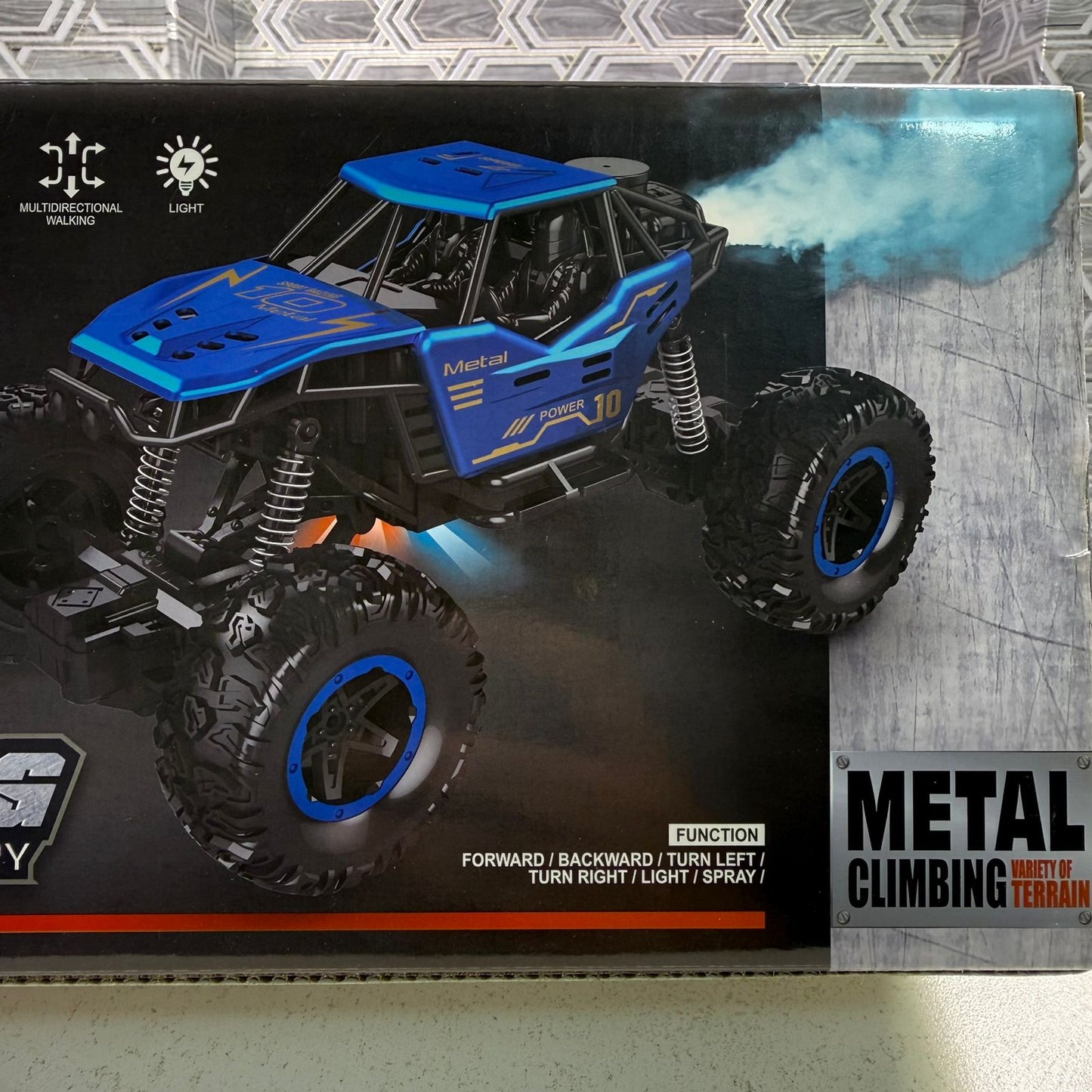 RC Smoke Car with Metal shell and shocks and Rubber Tyres