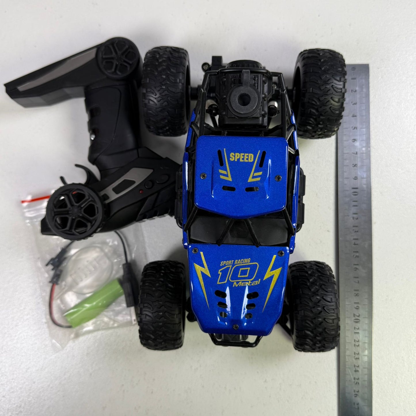 RC Smoke Car with Metal shell and shocks and Rubber Tyres